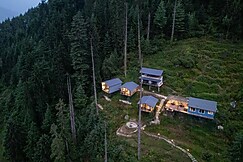 Aarzu Luxury Mountain Chalet at 7400ft in Manali, Manali