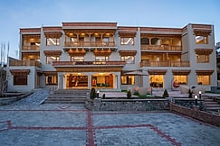 down town ladakh, Leh