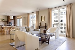 Spacious & Modern Property - Eiffel Tower, Paris