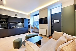 Elegant Home - 1BR/4P - Eiffel Tower/Invalides, Paris