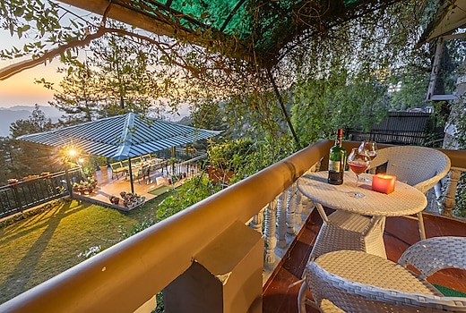 Hostie Romarica-3BHK Cottage, Lawn and Patio, Mashobra