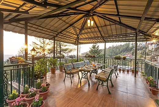 Hostie Romarica-3BHK Cottage, Lawn and Patio, Mashobra