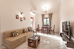 Modern 1BHK Condo, W/S. Pool, 3m. Walk To Beach, Goa