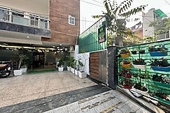 V rooms- Capital Stays Gurugram, Gurgaon