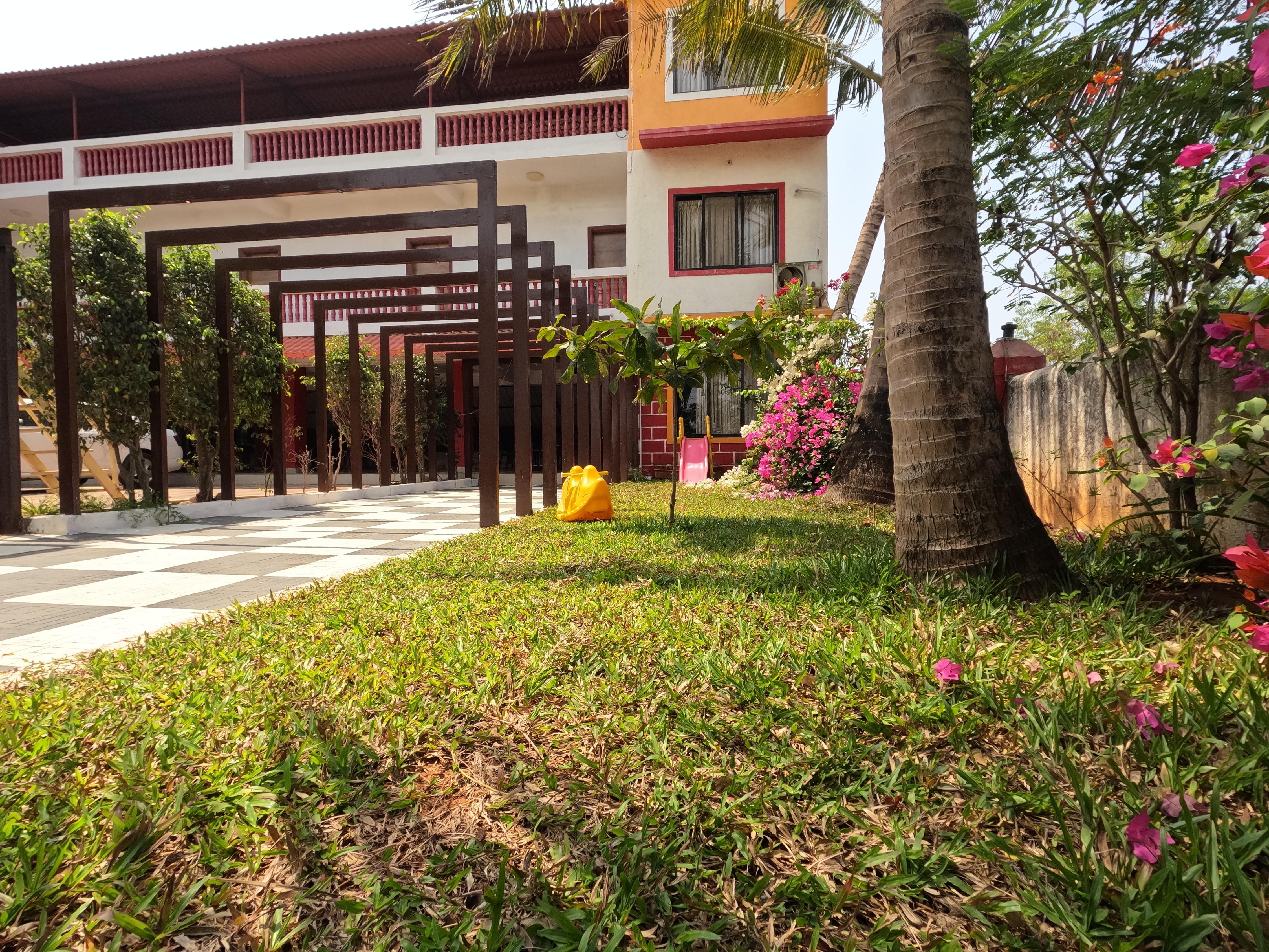 GOLDEN BLISS RESORT - Tap to explore photos