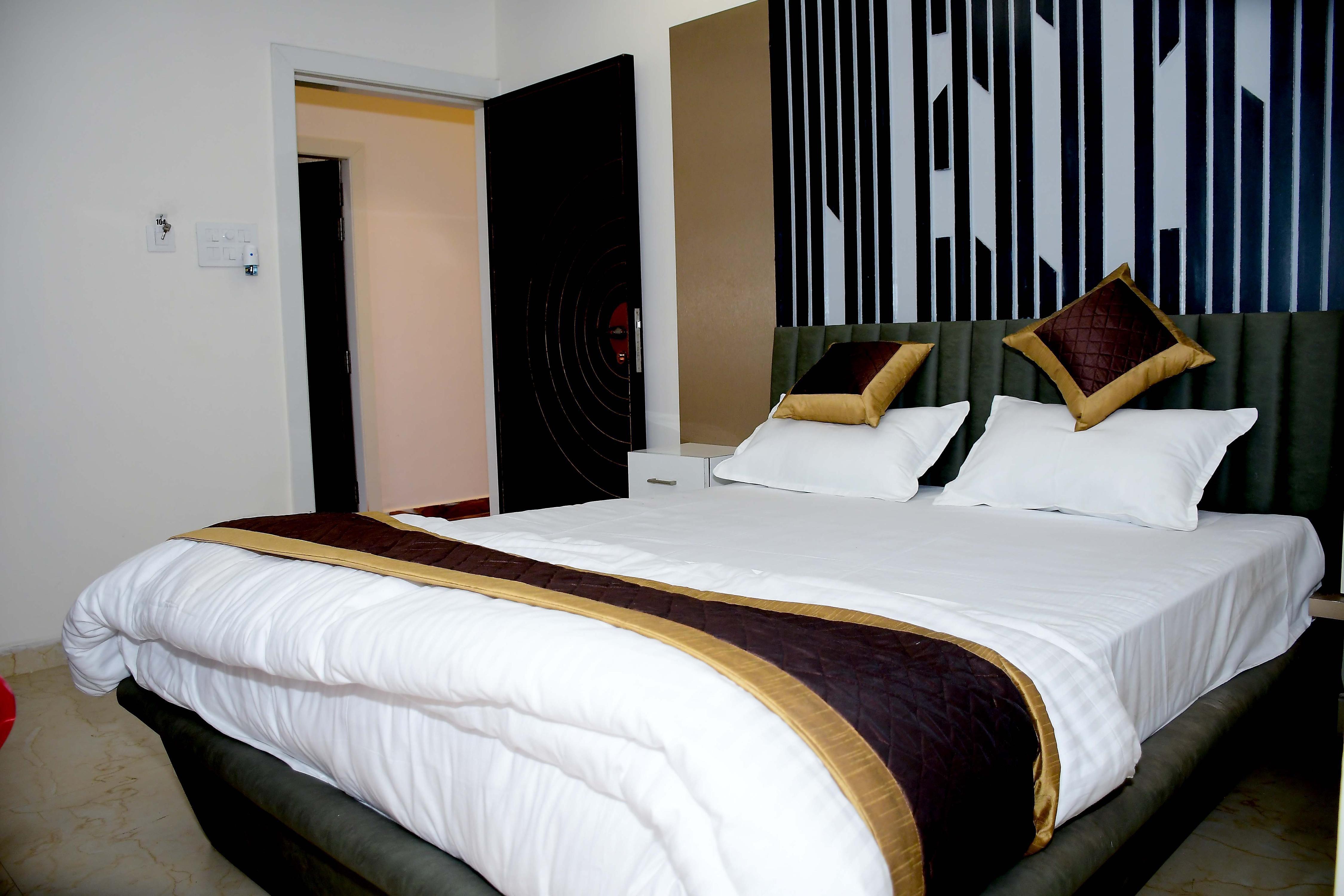 Hotel Rajeshwar - Tap to explore photos