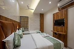 Hotel Heraa International Grant Road, Mumbai, Mumbai