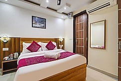 Hotel Cozy cave, Delhi