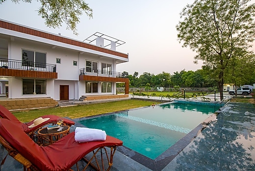 ELIVAAS Amber Villa 3BHK Retreat W/ Pvt Pool Game Room & Studio Rooms