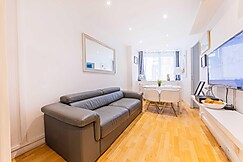 Charming 1BR Apartment for 4 Steps from Sacre Coeur, Paris