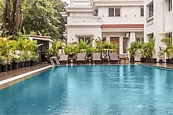 Jacuzzi Villa in Assagao by AquaVistaResidency, Goa