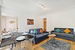 Chic Apartment -3BR/10P- Place de la Republique, Paris