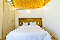 Loft Hills Apartments | 4BHK-TF | Kasauli, by Homeyhuts, Mashobra