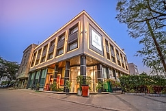 The Moringa Leaf, Indore