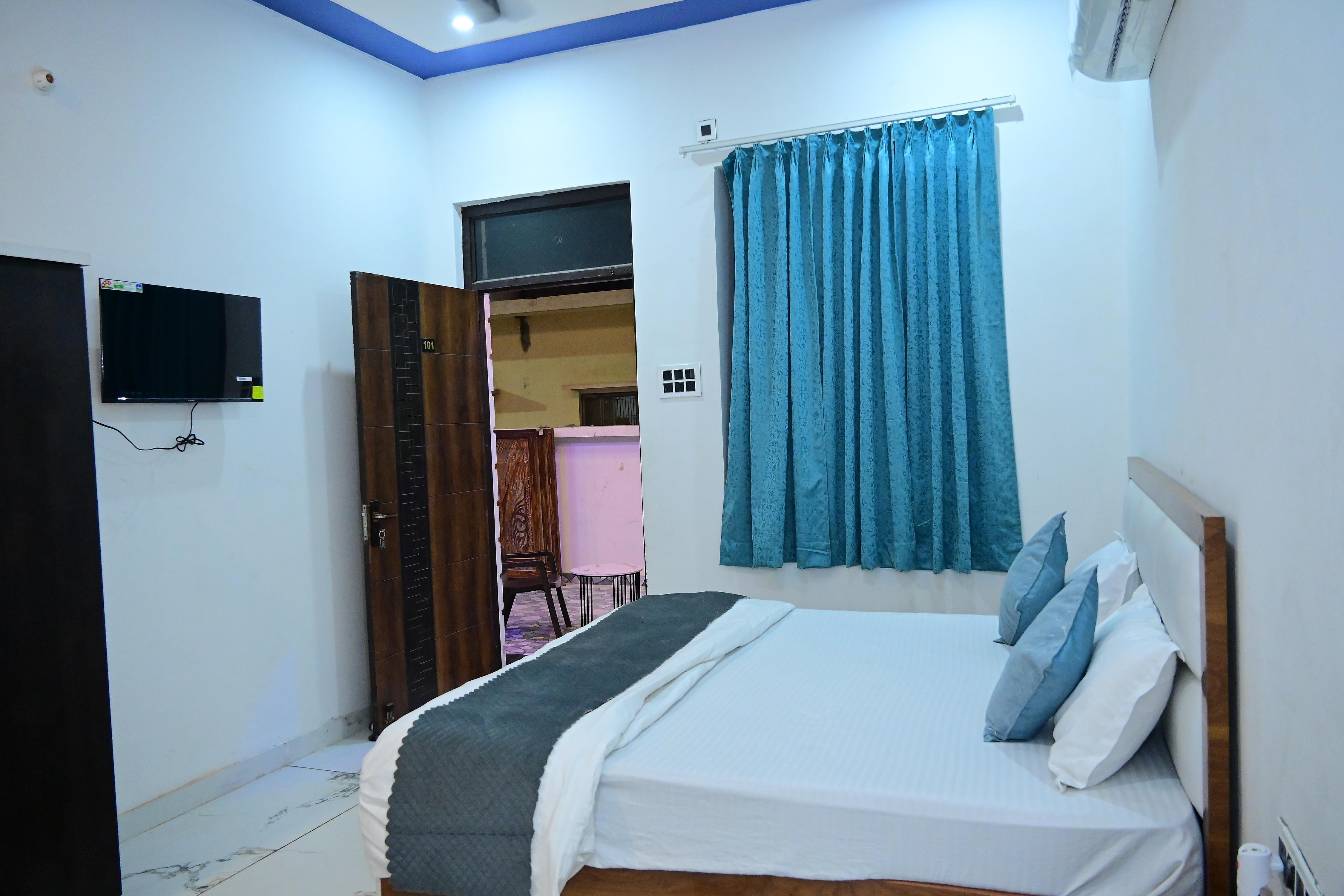 Shri Harshal Kripa Guest House - Tap to explore photos