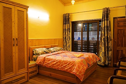 Hearth Cozy 2BHK Near Mall Road & Naini Lake
