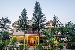 Alaya Stays Abhimanyu Mansion Emerald |1 Room With Common Outdoor Dining & Garden, Udaipur