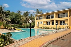 Spacious 2BHK Apartment with Balcony near Candolim Beach | Hireavilla, Goa