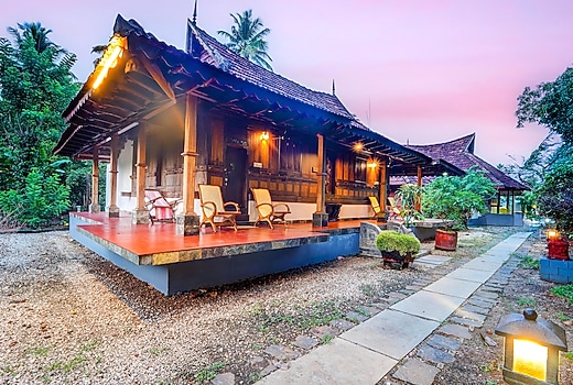 Charming Heritage Cottage by the Backwaters with Courtyard