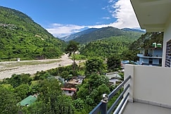 Holet Apline, Barkot