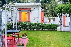 Pink Bramda, Lucknow