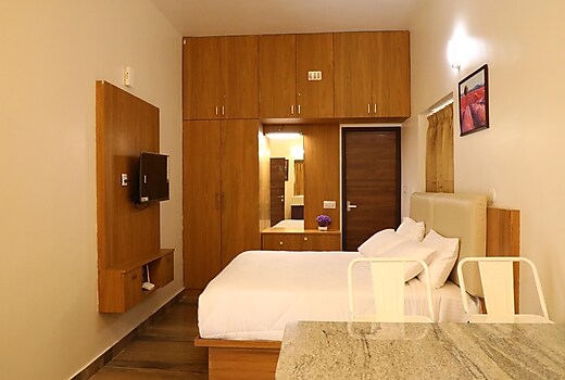 Mira HomeStay