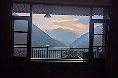 Golden Pines Retreat: kainchi dham, Kosya Kutauli
