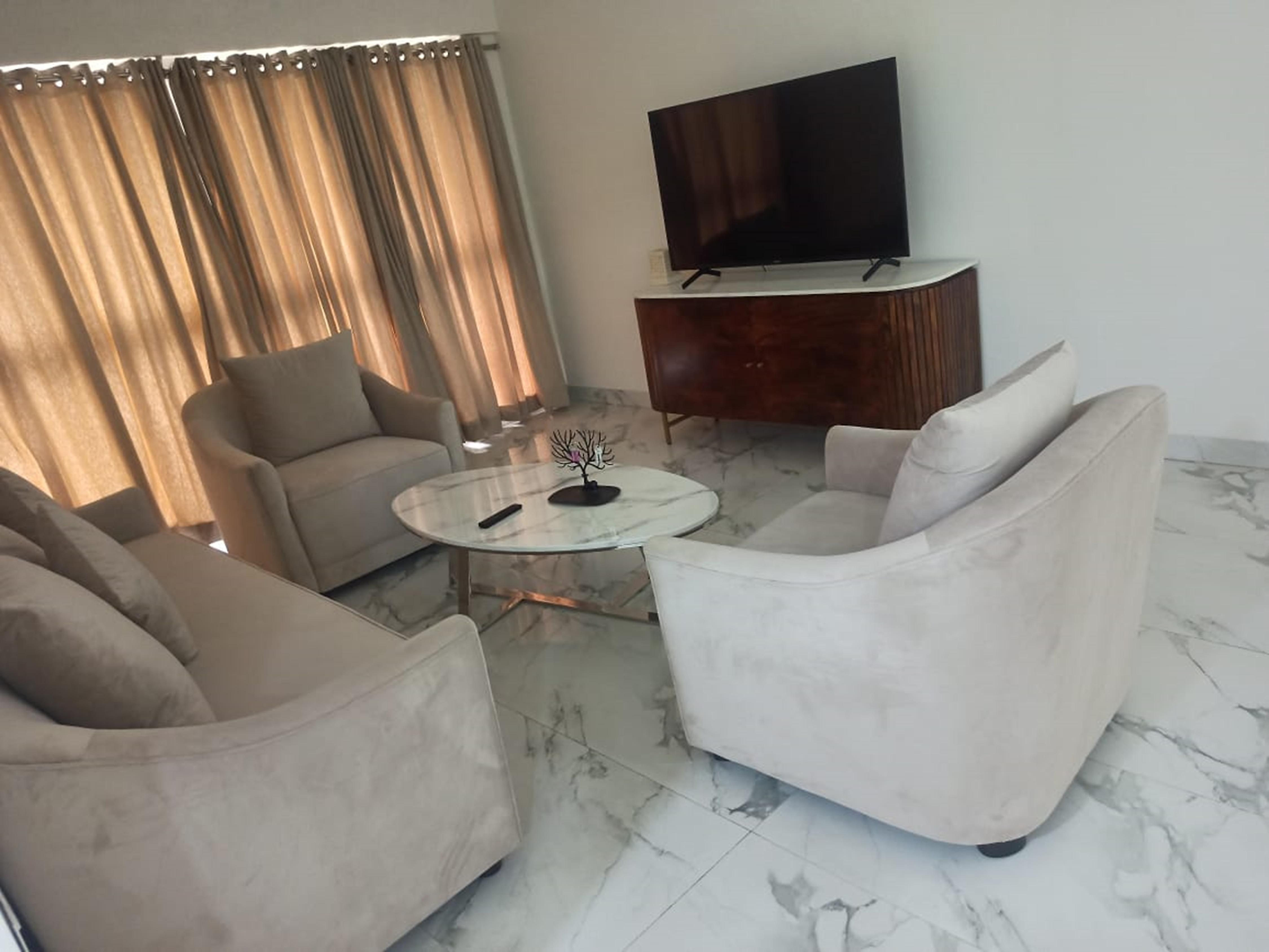 Zoho Corporation Guest House- Mumbai - Tap to explore photos