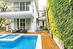 ELIVAAS Prive Suntuarios Casa Ikkebana | 4 BHK With Jacuzzi, Pvt Pool & Bar, Goa