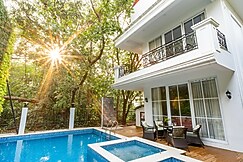 ELIVAAS Prive Suntuarios Casa Ikkebana | 4 BHK With Jacuzzi, Pvt Pool & Bar, Goa