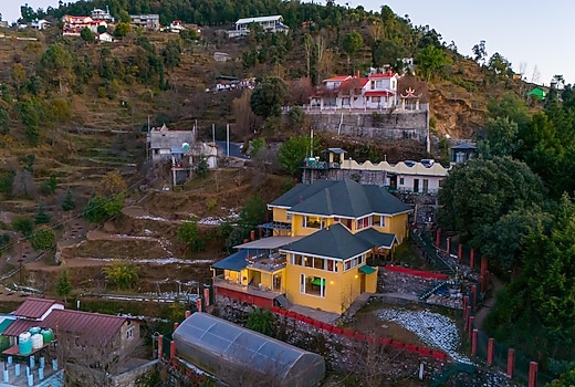 ELIVAAS Silverstone 6 BHK villa with Garden & Gaming Zone 