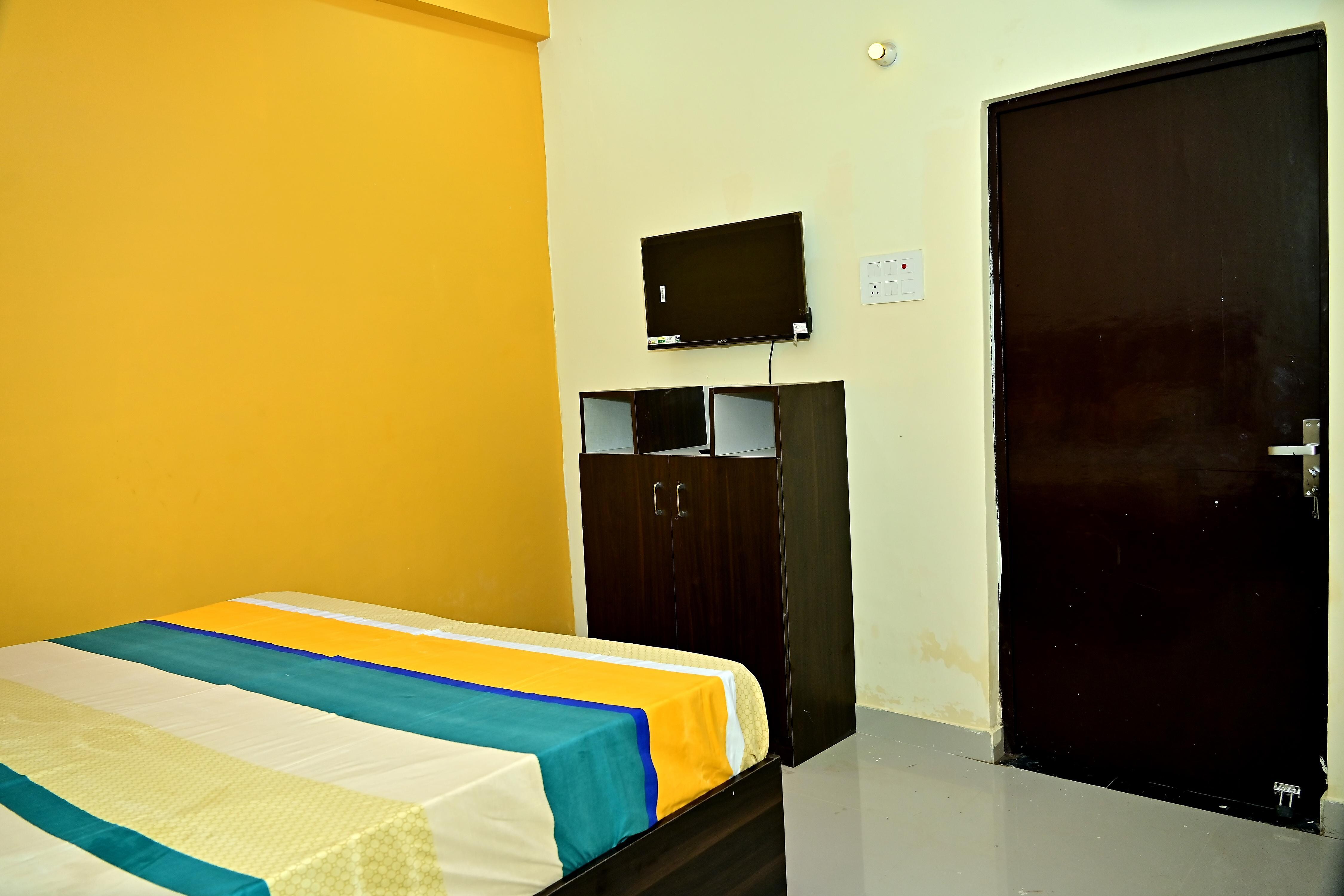 Sune Rise Ayodhya Guest House - Tap to explore photos