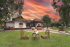 Alaya Stays by ELIVAAS Vembanad House | Heritage Lakeside Villa with Garden, Cochin