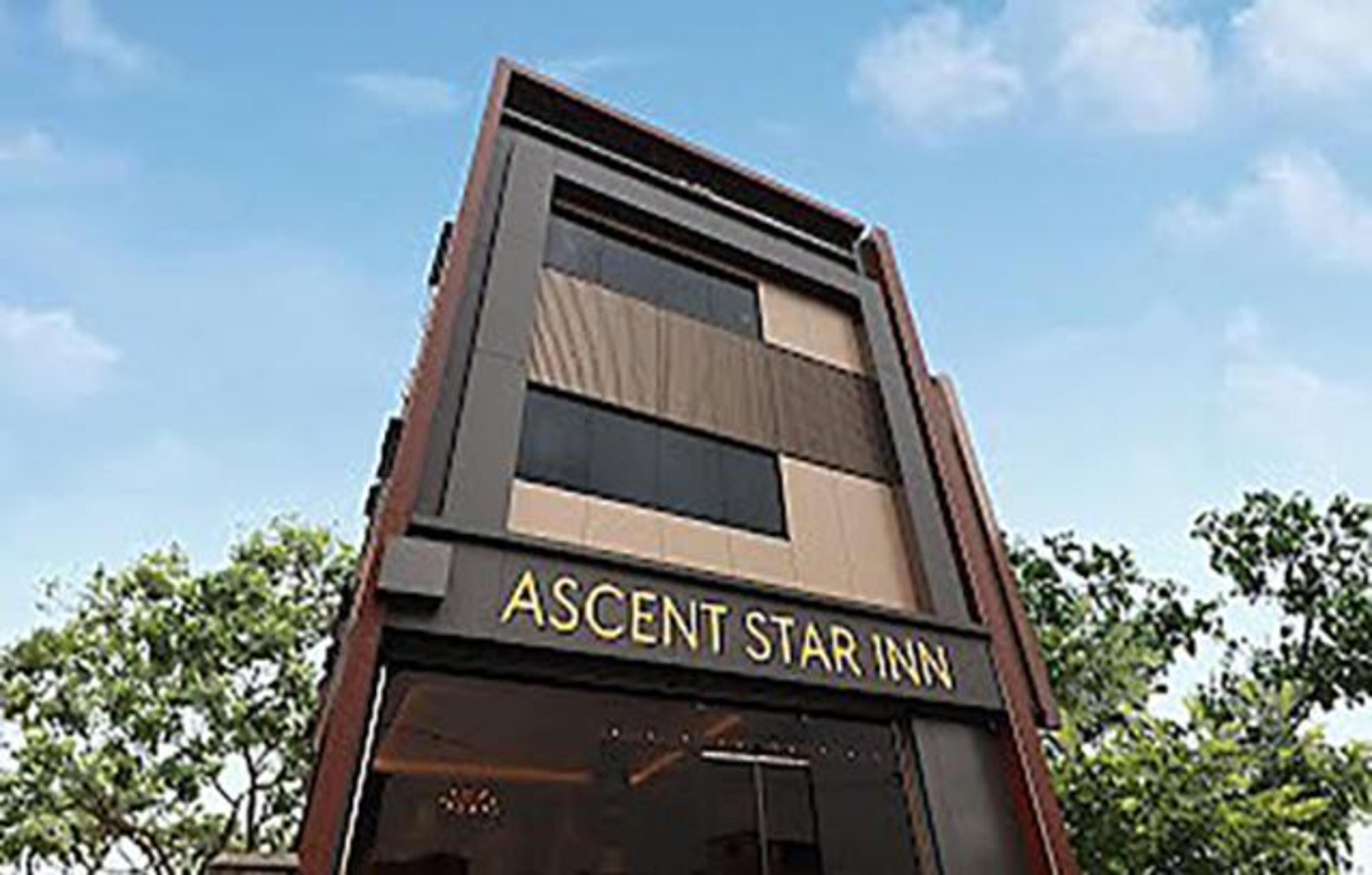 FabHotel Ascent Star - Nr Phoenix Mall Kurla - Tap to explore photos