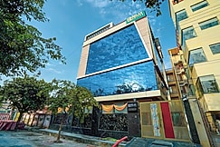 Relax Suitess, Noida
