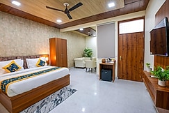 Aarchh Royale, Noida