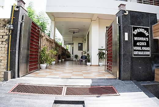 Near Ambedkar Park With Kitchen & Free Breakfast