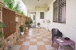 Near Ambedkar Park With Kitchen & Free Breakfast, Lucknow