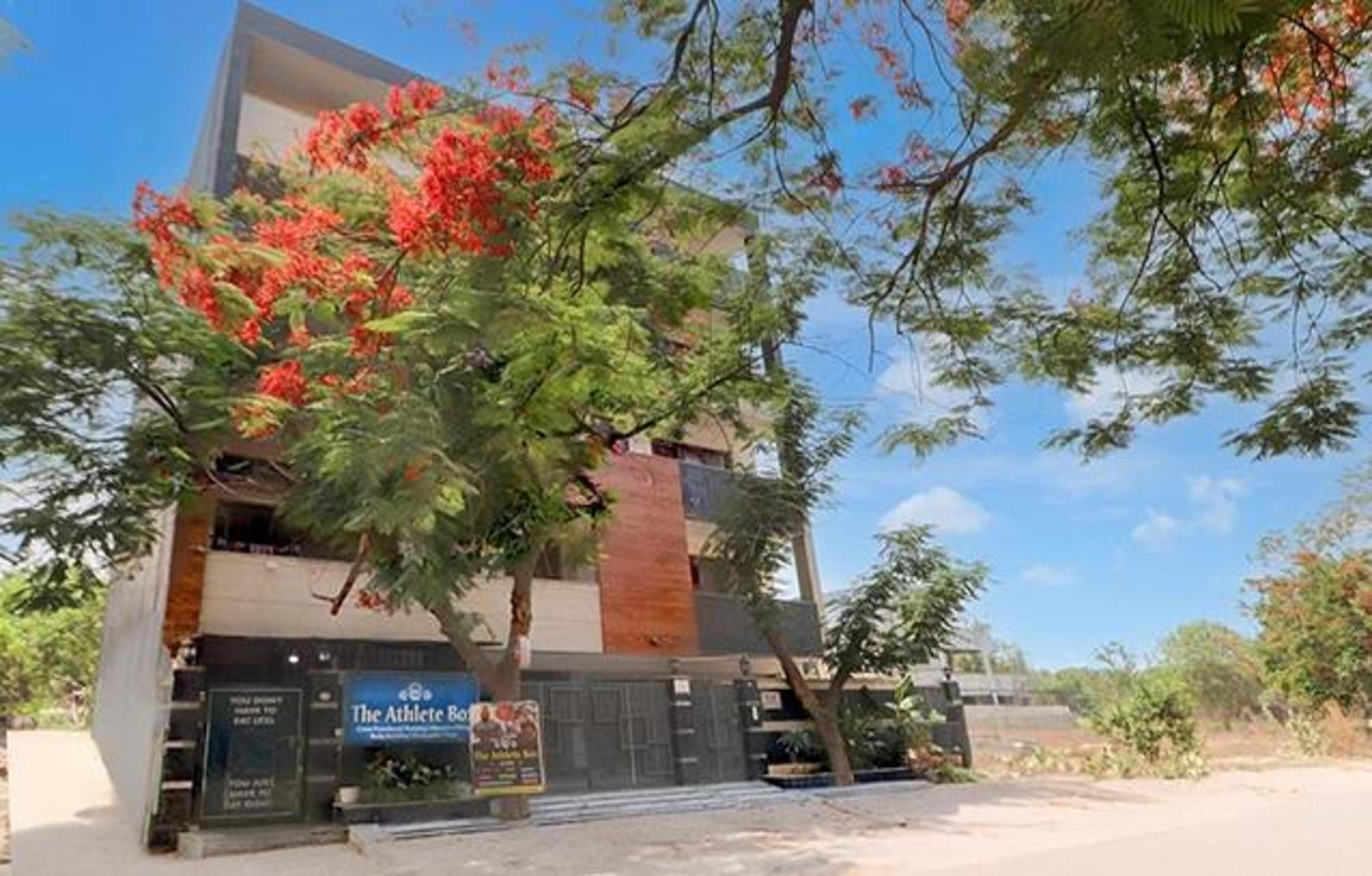 FabHotel Vibe Living - Huda City Centre Metro - Tap to explore photos