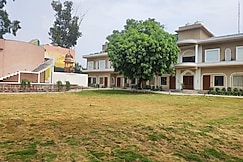 Kadamb Kuteer Vrindavan, Vrindavan