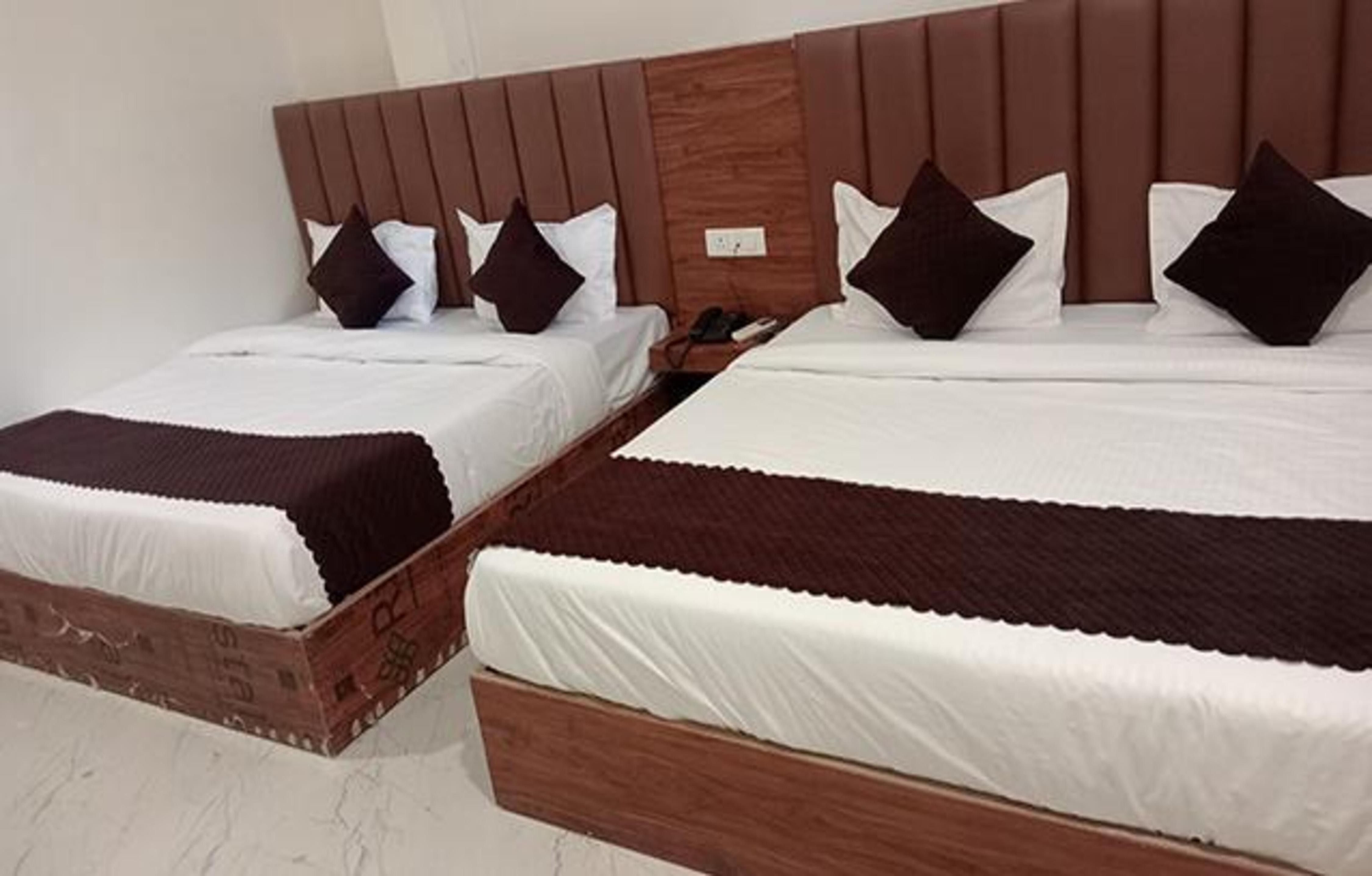 FabHotel Shaurya Inn I - 400m from Golden temple - Tap to explore photos