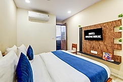 Hotel Amazing House Sec 11 Near DTU University, Delhi