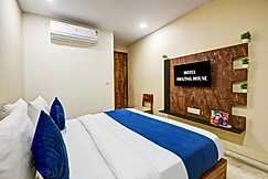 Hotel Amazing House Sec 11 Near DTU University, Delhi