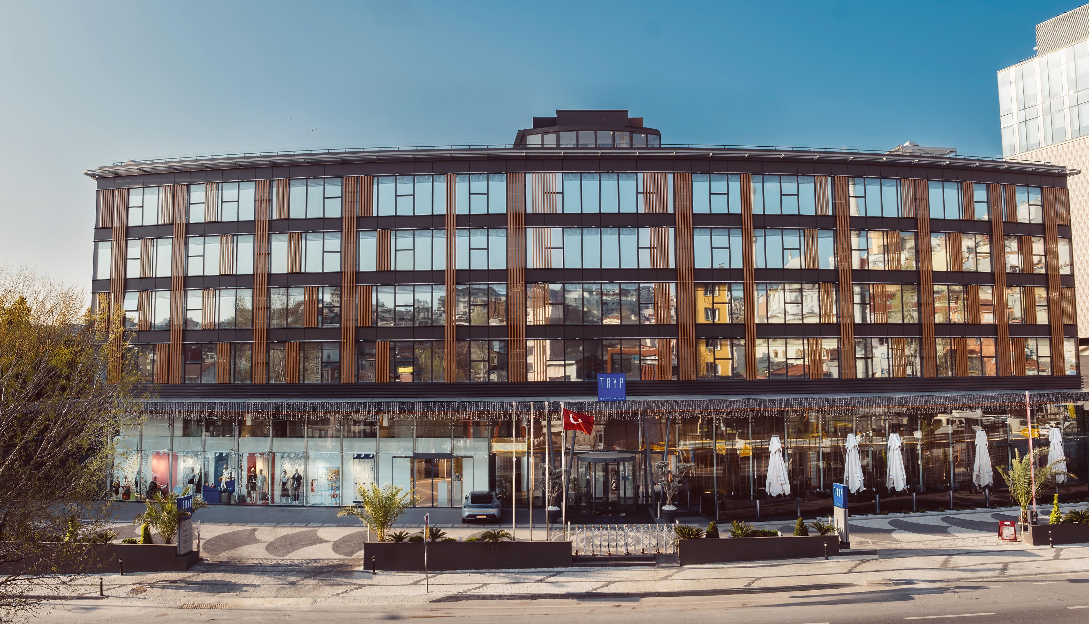 TRYP by Wyndham Istanbul Dolapdere - Tap to explore photos