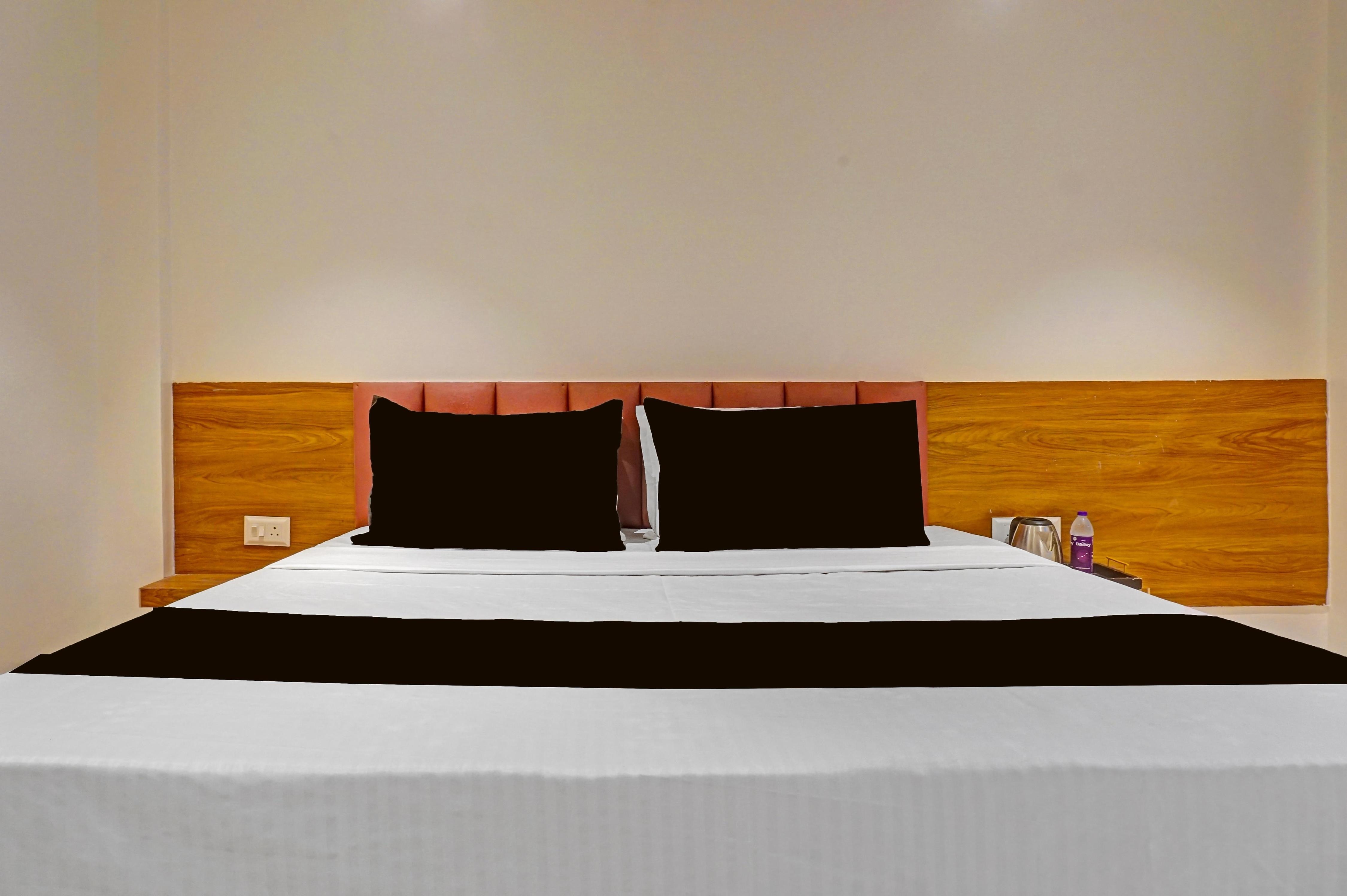 Hotel O Relax Inn Executive - Tap to explore photos