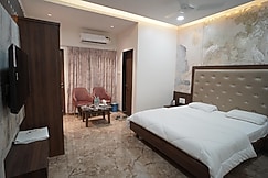 Hotel Merit Lodging, Jalna