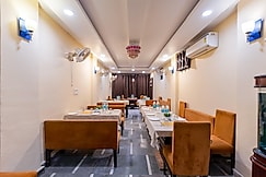 Hotel Dharamvilla, Noida