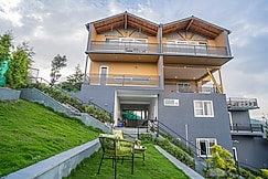 Alaya Stays Trios Top 1 BHK Pet friendly property with Patio, Mukteshwar