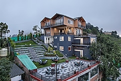 Alaya Stays Trios Top | Hilltop Pet-friendly 2-BHK with Shared Sit-out Area, Mukteshwar
