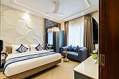 The Bella Express, Delhi